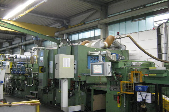 CUT-TO-LENGTH LINE - INCLUDING STRAIGHTENING, POLISHING AND GRINDING UNITS