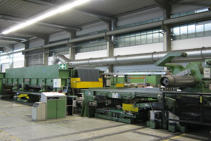 CUT-TO-LENGTH LINE - INCLUDING STRAIGHTENING, POLISHING AND GRINDING UNITS