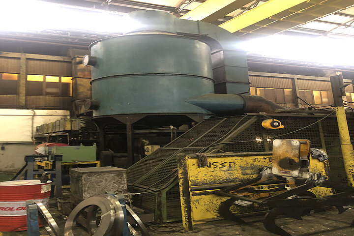 COLD ROLLING MILL - 4-HI 3 STAND - 300-588 MM - 5.0-0.5 MM - 450 M/MIN.