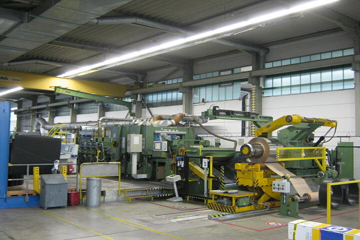 CUT-TO-LENGTH LINE - INCLUDING STRAIGHTENING, POLISHING AND GRINDING UNITS