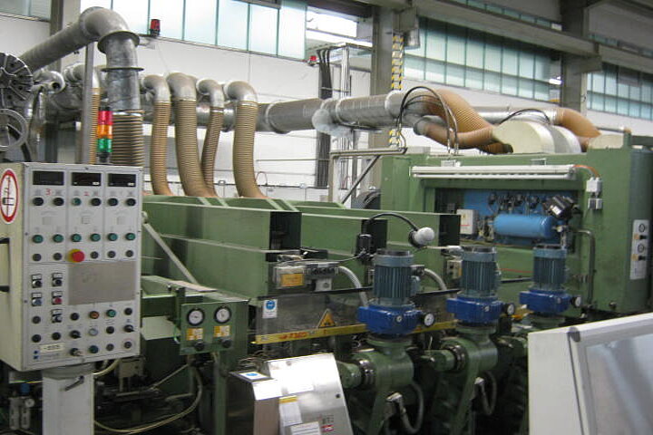 CUT-TO-LENGTH LINE - INCLUDING STRAIGHTENING, POLISHING AND GRINDING UNITS