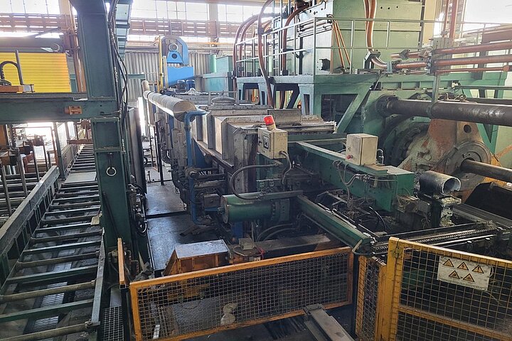 EXTRUSION PRESS LINE - 2200 MT - 8&#039;&#039;