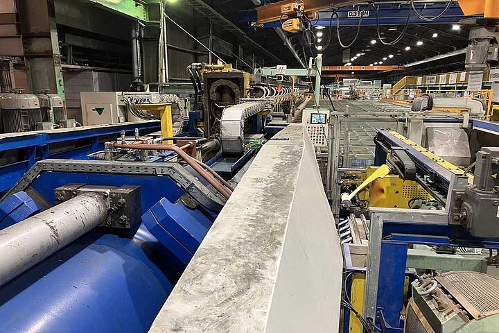 EXTRUSION PRESS - 1450 MT - 6''