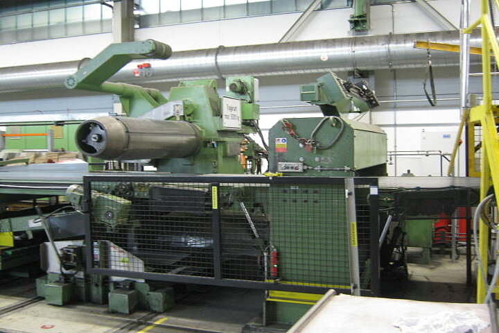 CUT-TO-LENGTH LINE - INCLUDING STRAIGHTENING, POLISHING AND GRINDING UNITS