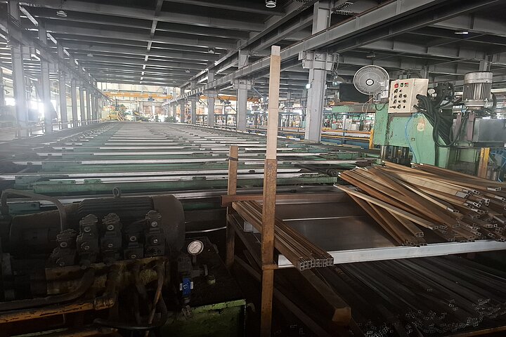 EXTRUSION PRESS LINE - 1800 UST - 7" - UBE JAPAN