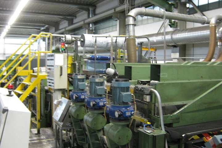 CUT-TO-LENGTH LINE - INCLUDING STRAIGHTENING, POLISHING AND GRINDING UNITS
