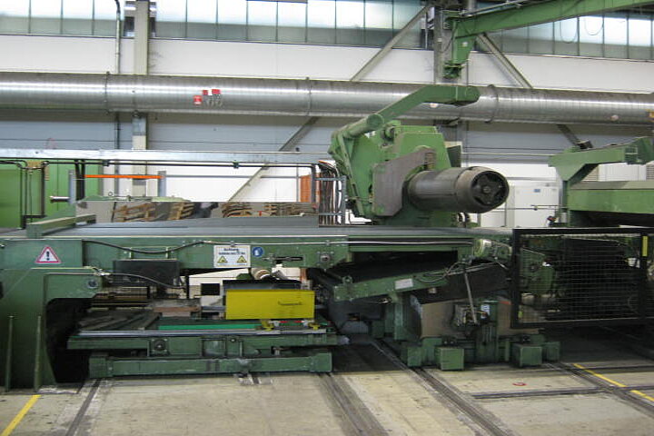 CUT-TO-LENGTH LINE - INCLUDING STRAIGHTENING, POLISHING AND GRINDING UNITS