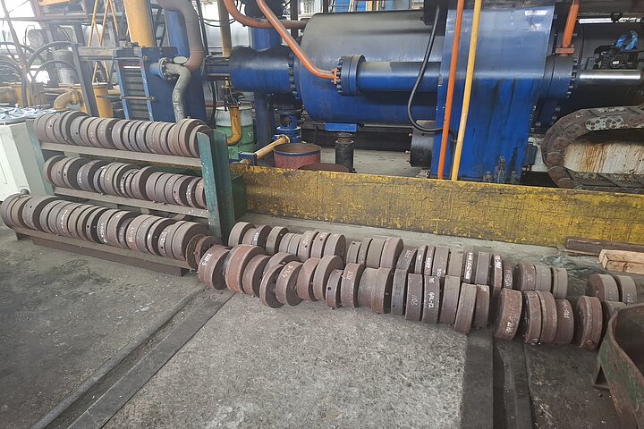 EXTRUSION PRESS LINE - 1800 UST - 7" - UBE JAPAN