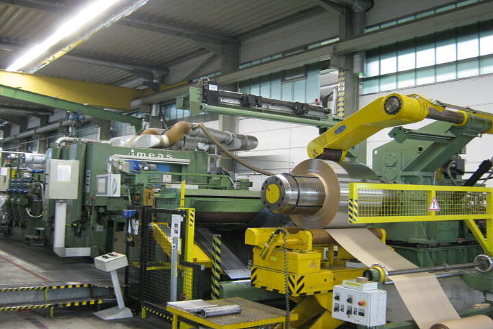 CUT-TO-LENGTH LINE - INCLUDING STRAIGHTENING, POLISHING AND GRINDING UNITS