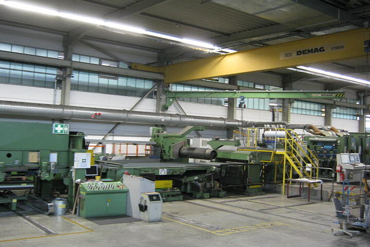 CUT-TO-LENGTH LINE - INCLUDING STRAIGHTENING, POLISHING AND GRINDING UNITS