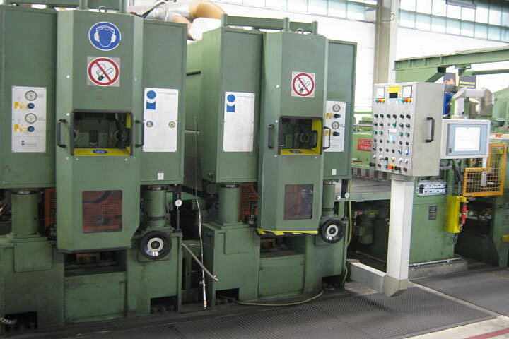 CUT-TO-LENGTH LINE - INCLUDING STRAIGHTENING, POLISHING AND GRINDING UNITS
