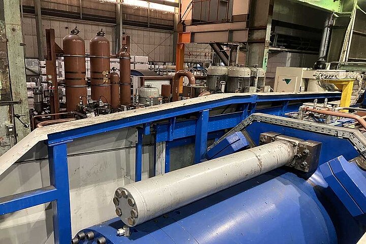 EXTRUSION PRESS - 1450 MT - 6''