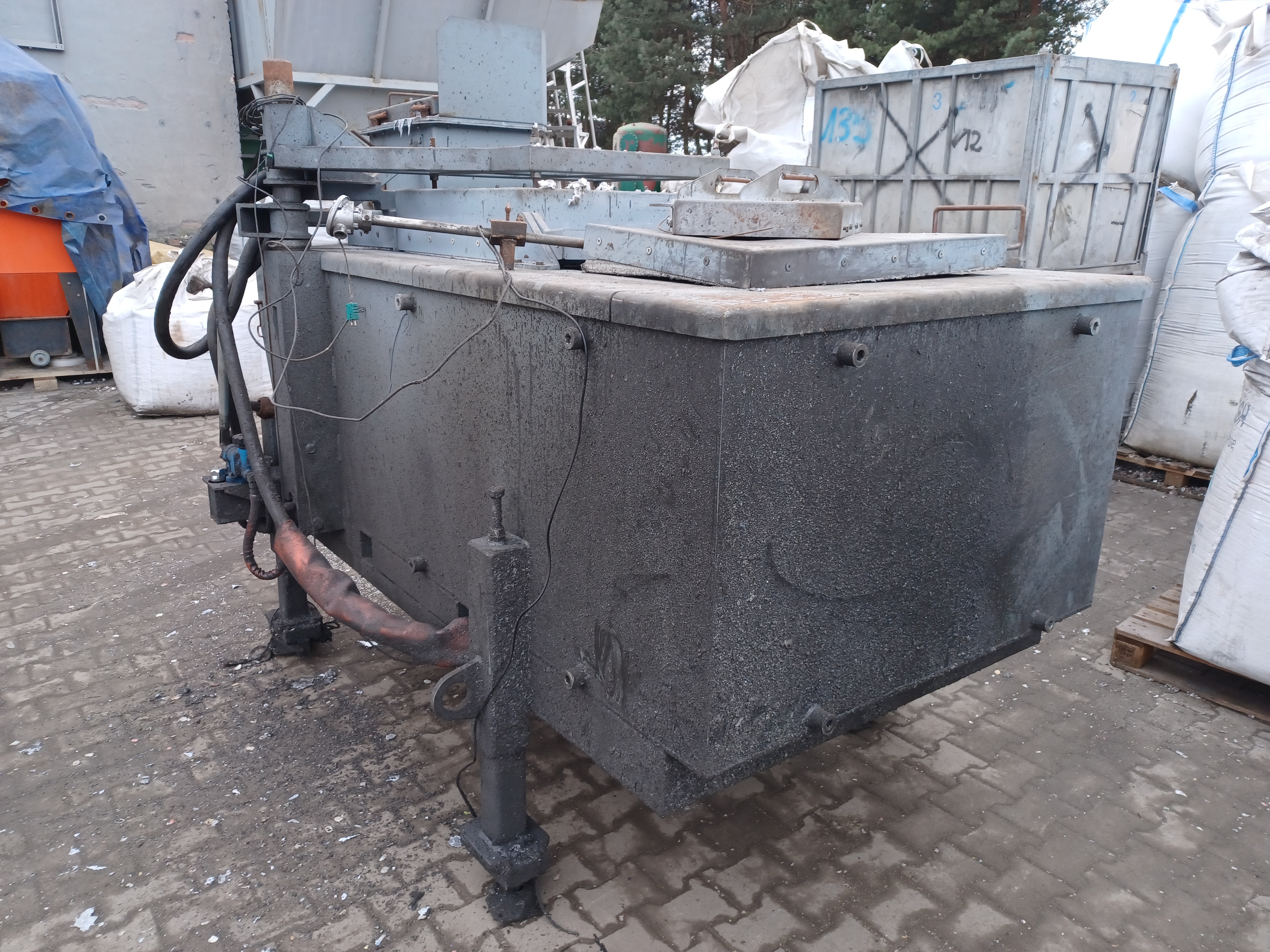 HOLDING FURNACE - 1,000 KG - ALUMINIUM